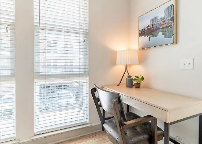 Landing Modern 2bd In Downtown Worth Apartment