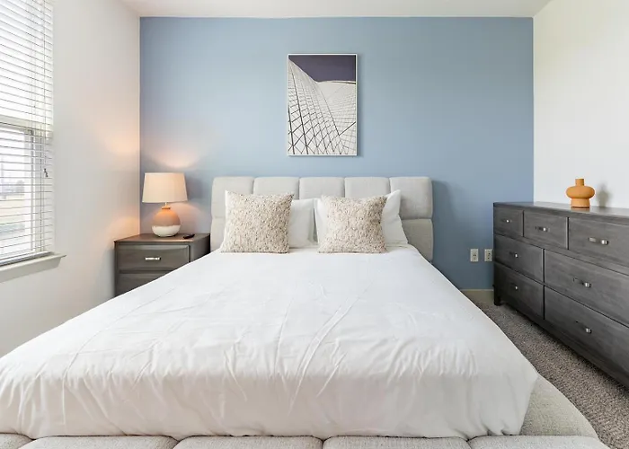 Landing Modern 2bd In Downtown Worth