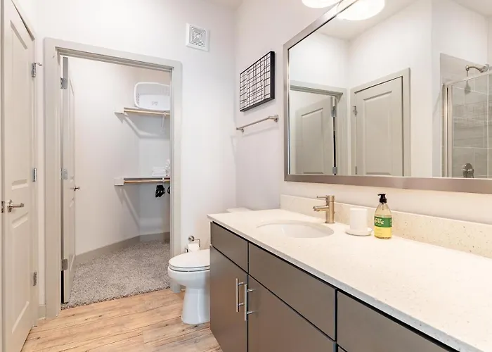 Landing Modern 2bd In Downtown Worth