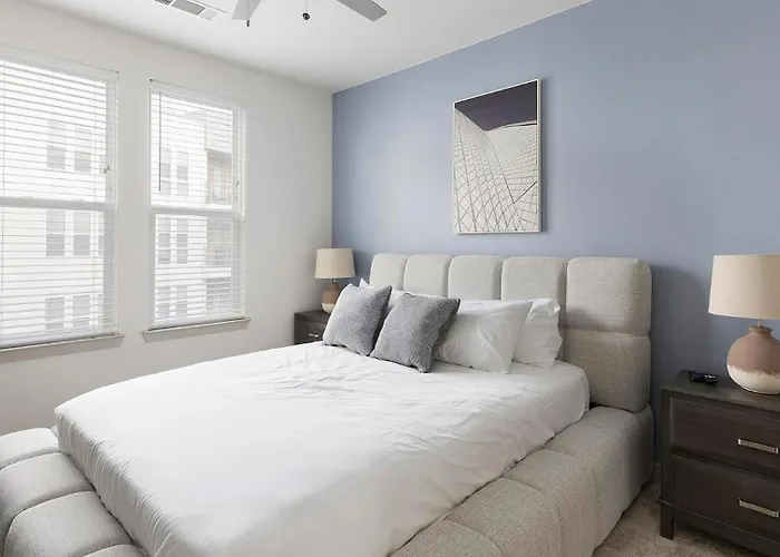 Landing Modern 2bd In Downtown Worth Apartment